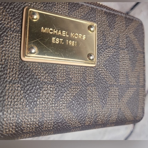 Michael Kors Jet Set Monogram Brown Wristlet - Picture 5 of 10